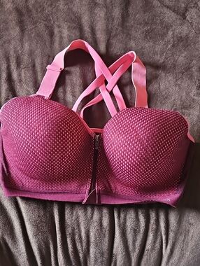 Victoria's Secret Plum Pink Front-Zip Convertible Bra